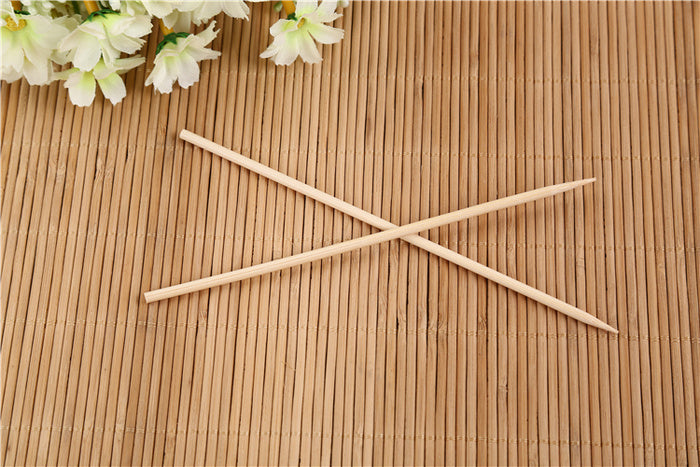 Natural Bamboo Wooden Skewers / BBQ Sticks for Barbeque and Grilling Natural Bamboo Wooden Skewers / BBQ Sticks for Barbeque and Grilling